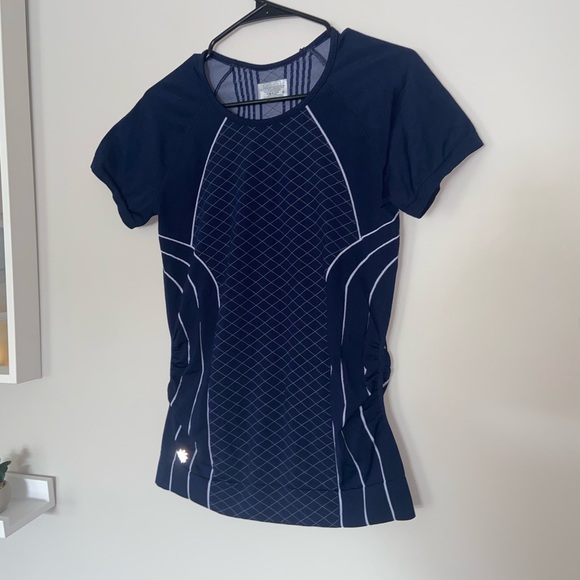 Athleta Finish Fast Line Tee Top Navy Blue 
Size Medium - Picture 3 of 11